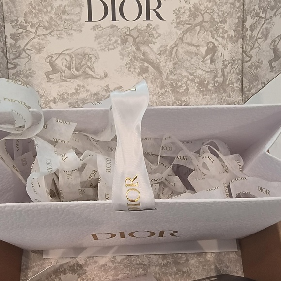 💋Dior NEW W/Bag Box Tissue Card Two (2) pouches and Mini fragrance and samples! - Picture 6 of 7